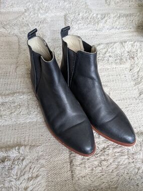 Nisolo Eva Black Leather Chelsea Boots